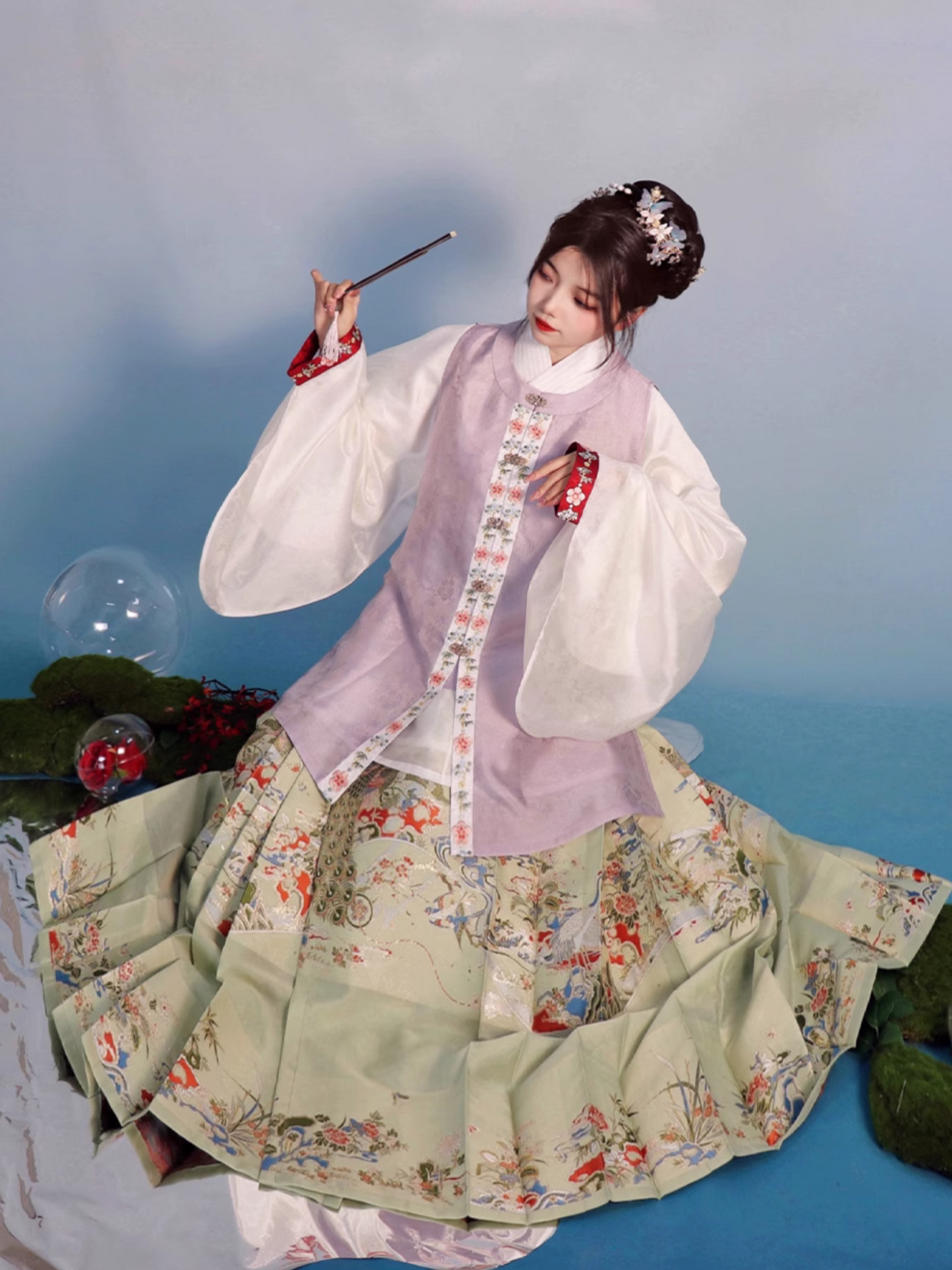Yanzi 燕子 Golden Flowers & Auspicious Birds Middle Ming Mamian Qun