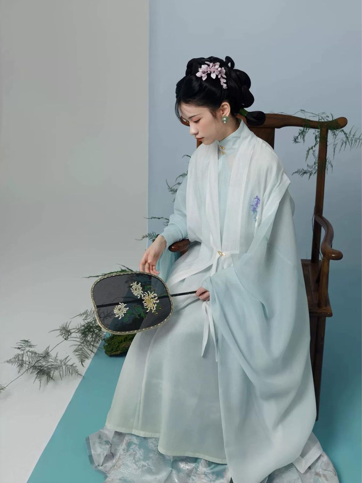 Pine & Snow 有松雪 Late Ming Dynasty Embroidered Bijia Aoqun Set