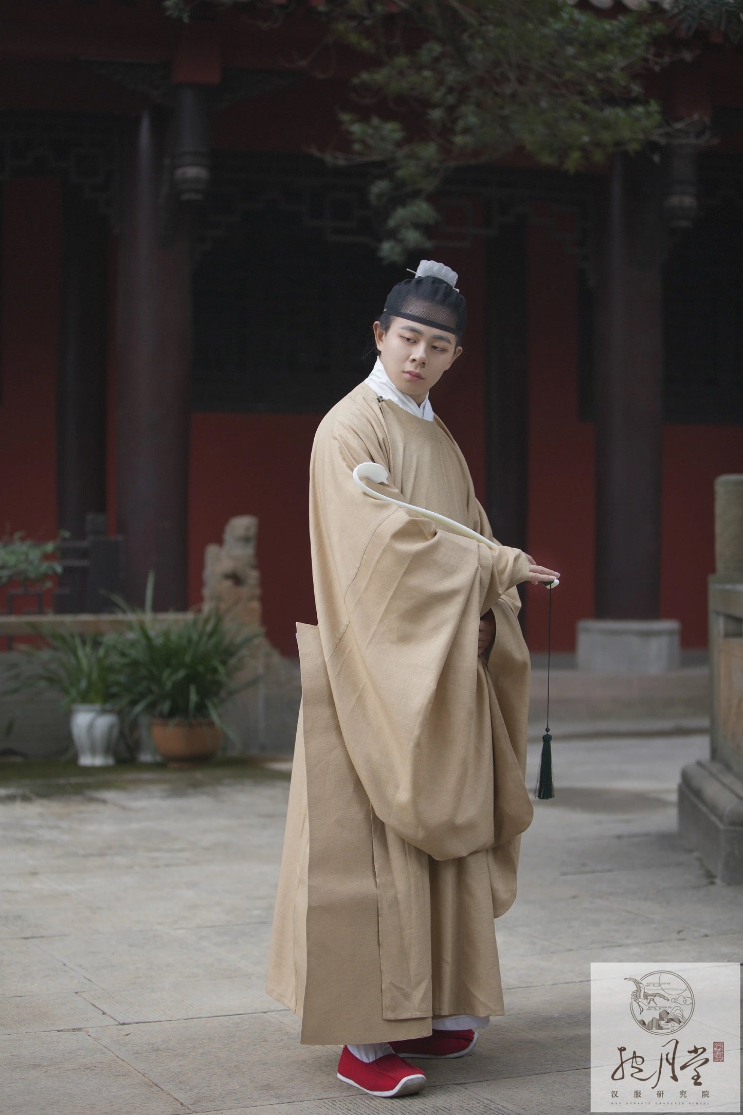 Wai Bai 外摆 Außenfalten Herrenfrühlings- und Herbst-Yuanlingpao mit Rundkragen der Ming-Dynastie