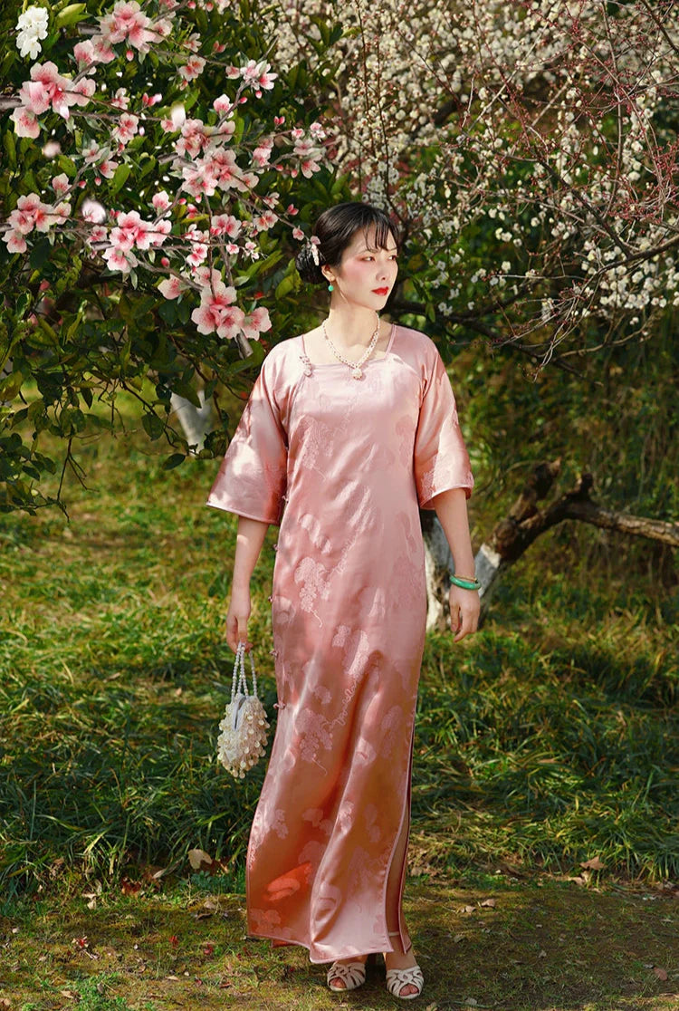 Yan Yan 胭胭 Rouge 1920s Collarless Jacquard Crepe Bell Sleeve Qipao