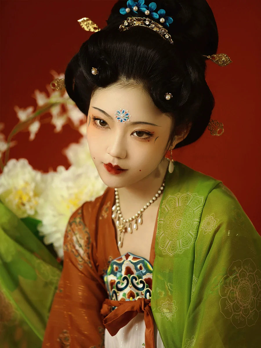 Cehai 策海 Besticktes Hezi-Set aus der Tang-Dynastie, restauriert, Qixiong Ruqun