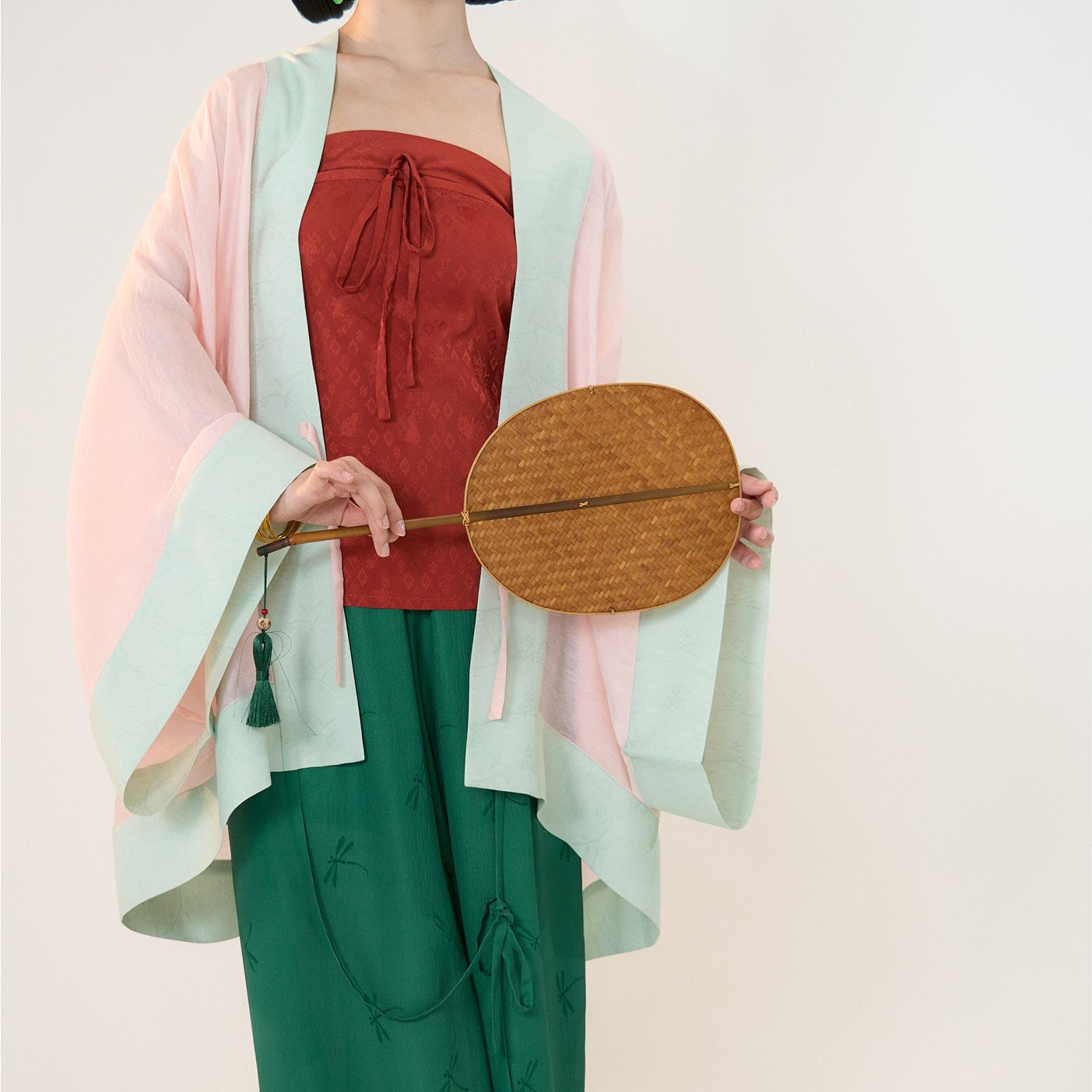 Chi Feng 驰风 Rushing Wind Southern Song Restoration Hedangku Pants & Haoxiu Racoon Sleeve Shanku Set