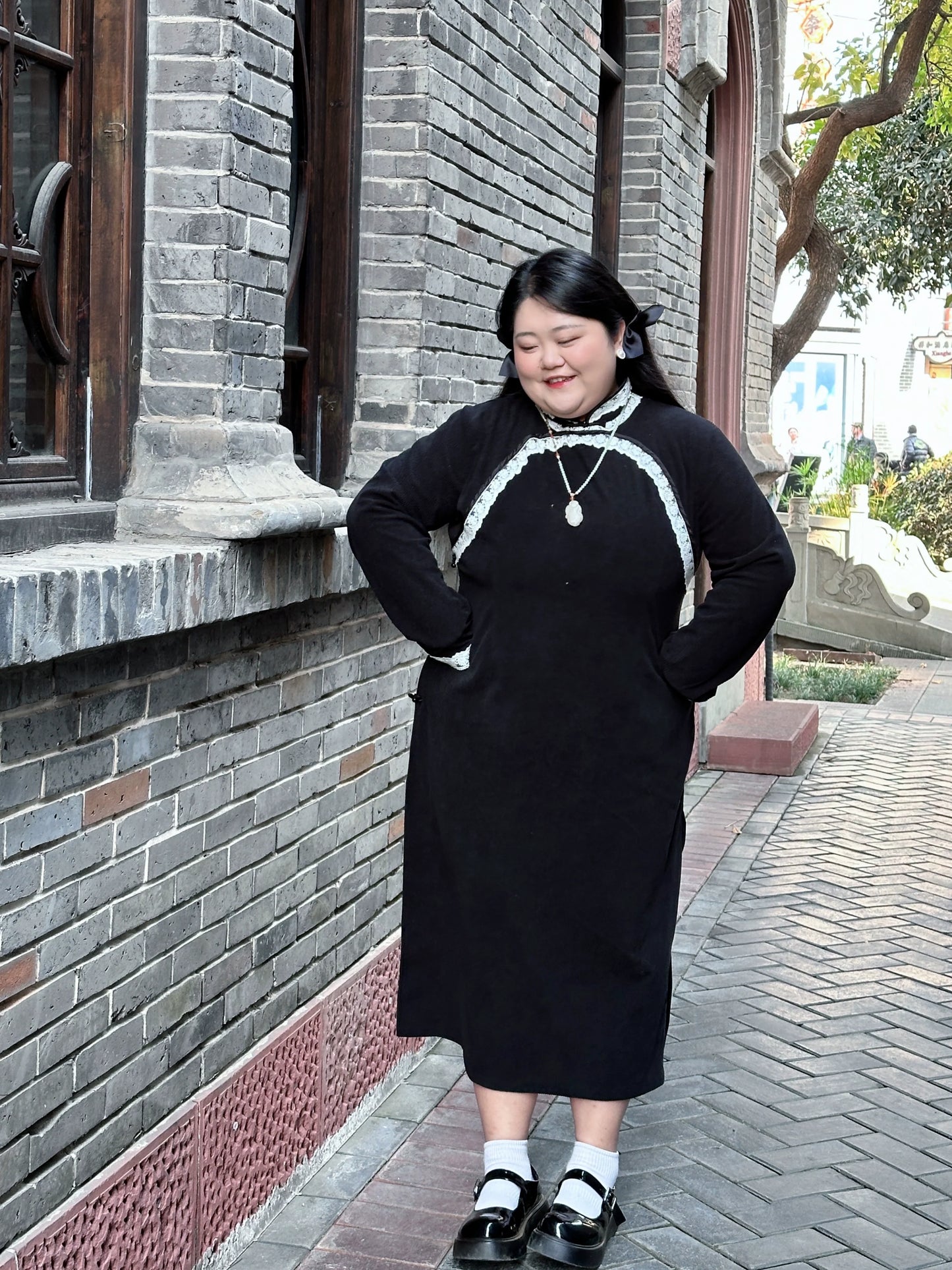 Bao Fufu 抱富富 大尺碼長袖蕾絲旗袍