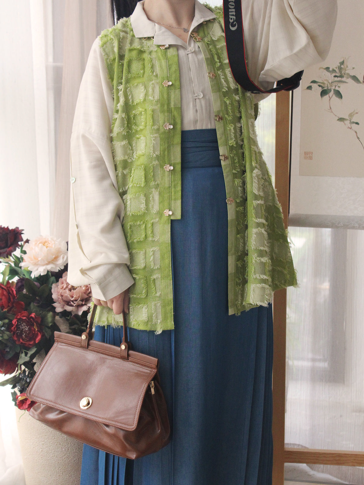 Xing Ren 杏仁 Almond Modernized Ming Bijia Vest & Liling Standing Collar Top