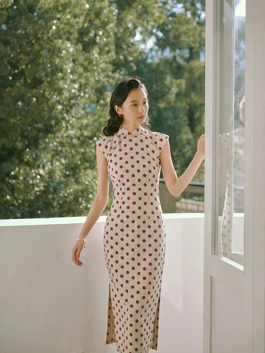 Yuan Wuqu 圆舞曲 Waltz of Youth Midcentury Hong Kong Daily Cap Sleeve Qipao