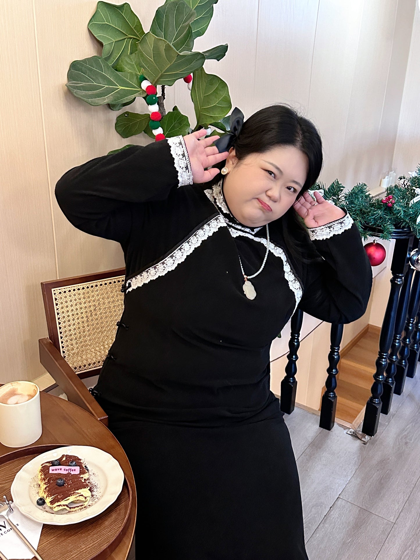Bao Fufu 抱富富 大尺碼長袖蕾絲旗袍
