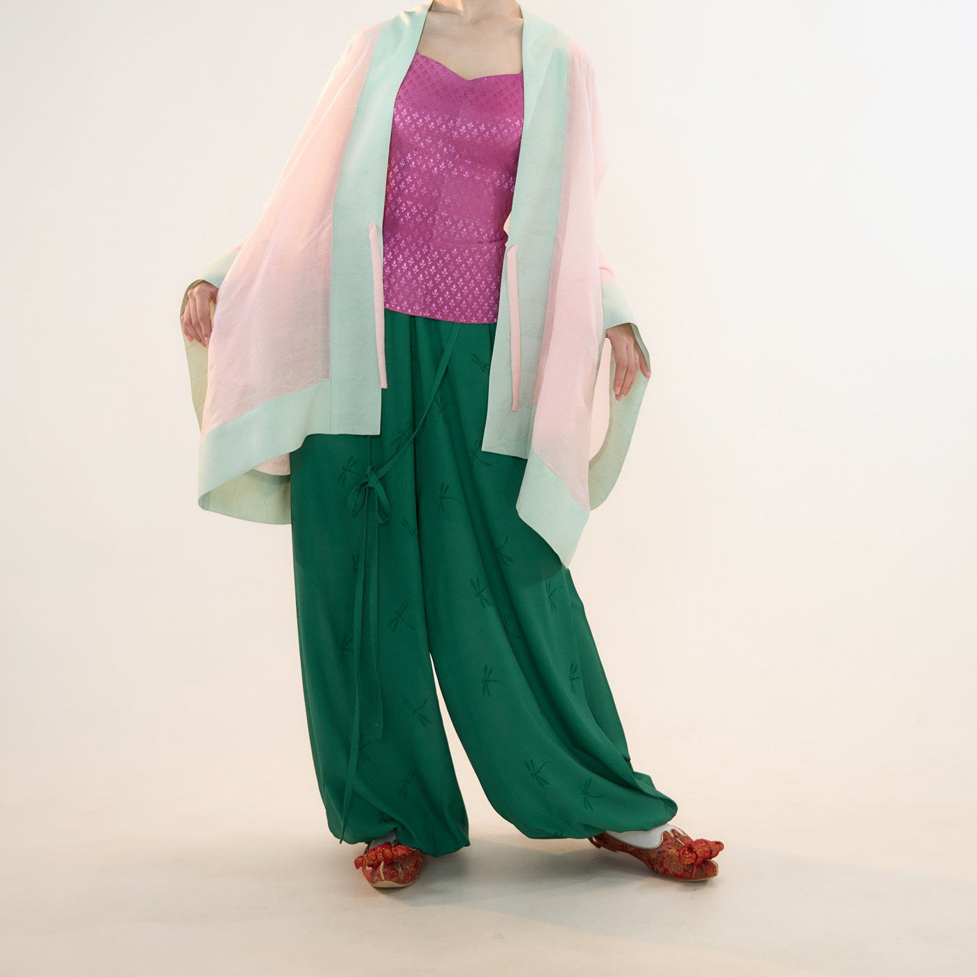 Chi Feng 驰风 Rushing Wind Southern Song Restoration Hedangku Pants & Haoxiu Racoon Sleeve Shanku Set
