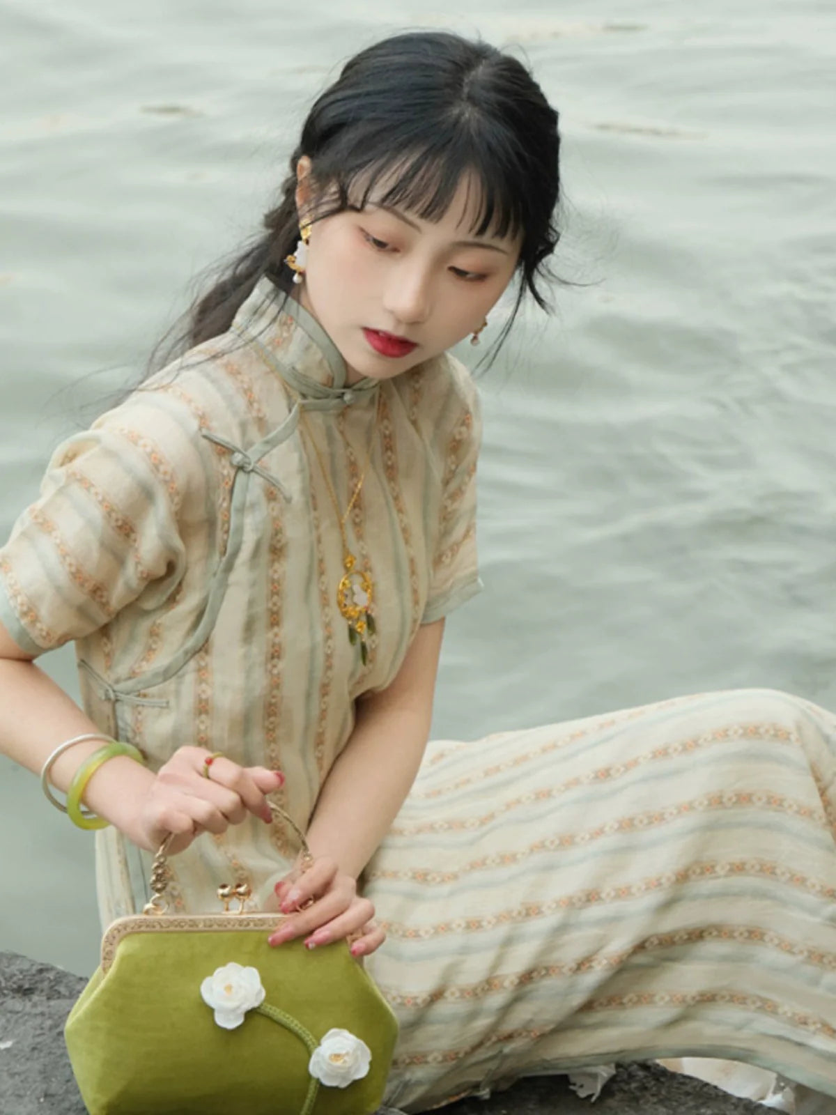 Cai Cao 采草 Kräutersammeln 1930er Doppellagiges Ramie-Pflanzen-Kurzarm-Qipao