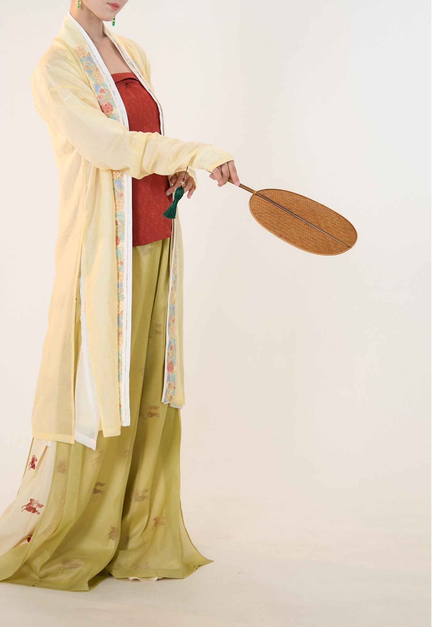 Chi Feng 驰风 Rushing Wind Southern Song Restoration Hedangku Pants & Haoxiu Racoon Sleeve Shanku Set