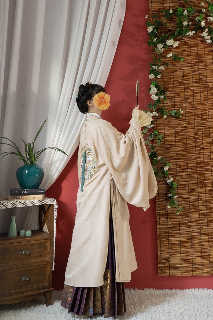 芍藥與龍 明制繡花圓領襖衫