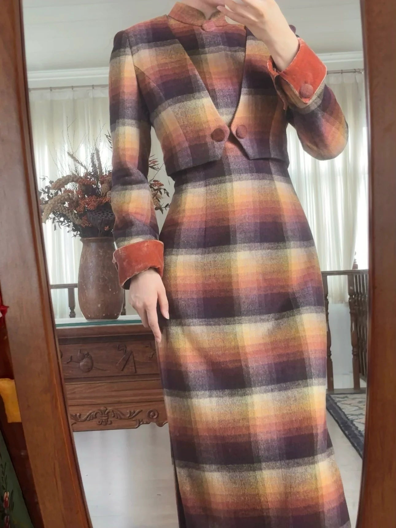 Lunyi Caocha 薰衣草茶 Lavendel-Tee 1940er Jahre inspiriertes kariertes Kaschmir-Woll-Qipao & verkürztes Blazer-Set