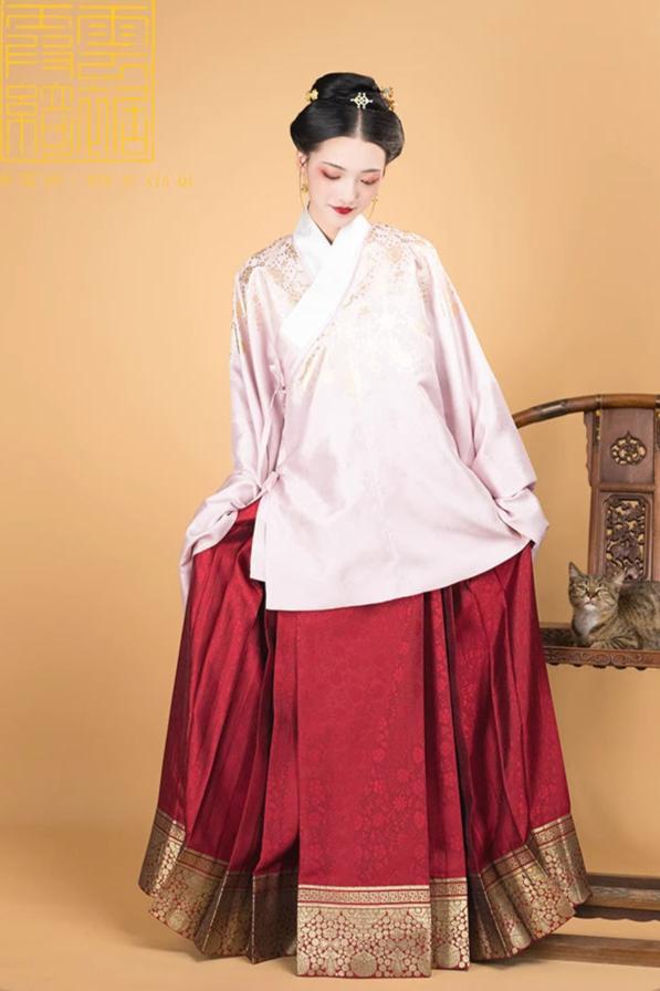 Wan Zi 万字 Thousand Words Ming Dynasty Mamian Skirt