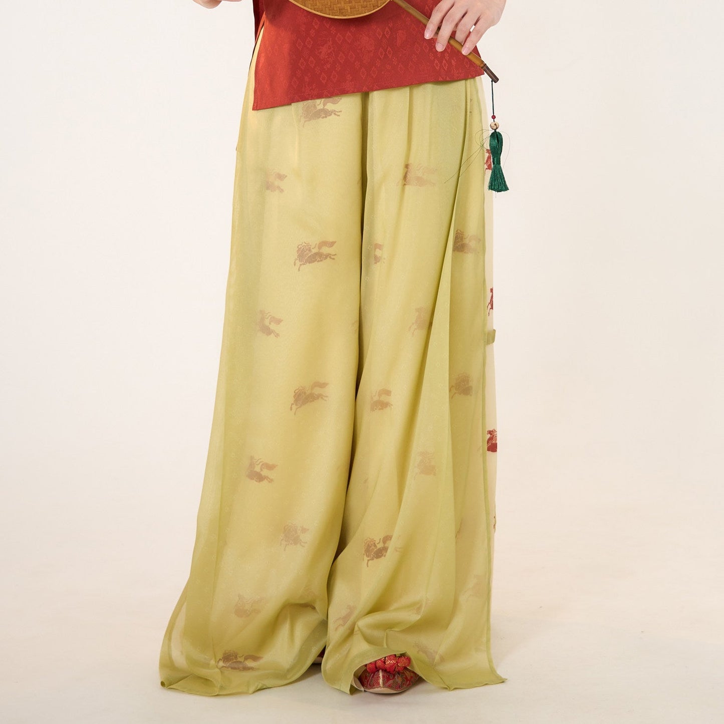 Chi Feng 驰风 Rushing Wind Southern Song Restoration Hedangku Pants & Haoxiu Racoon Sleeve Shanku Set