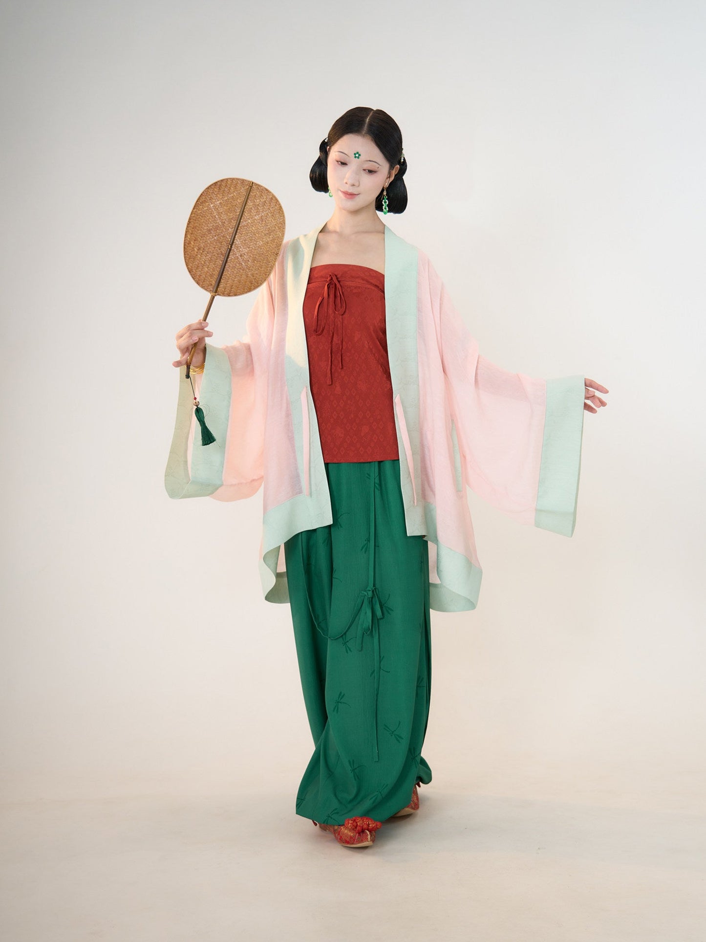 Chi Feng 驰风 Rushing Wind Southern Song Restoration Hedangku Pants & Haoxiu Racoon Sleeve Shanku Set