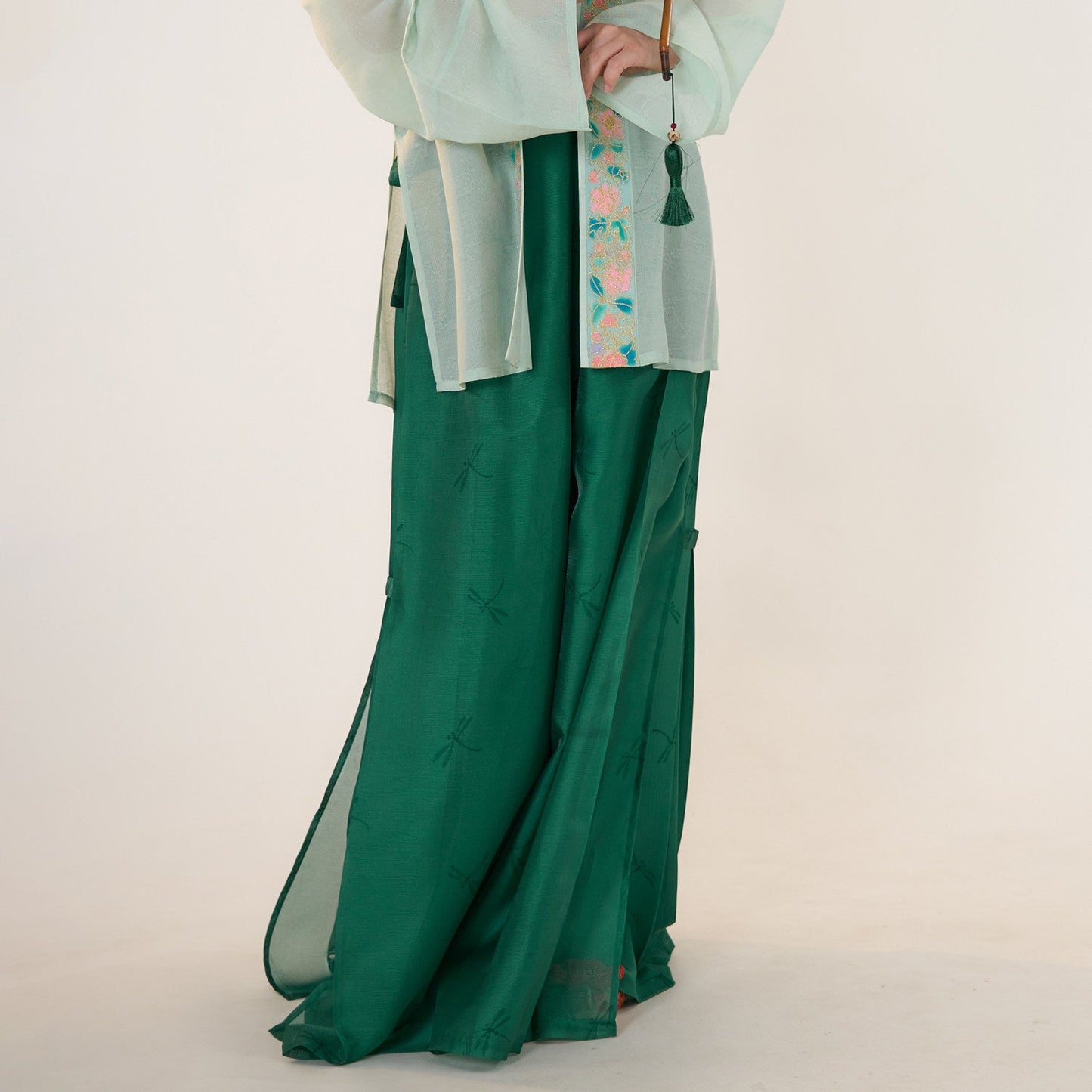Chi Feng 驰风 Rushing Wind Southern Song Restoration Hedangku Pants & Haoxiu Racoon Sleeve Shanku Set
