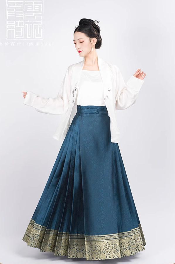 Wan Zi 万字 Thousand Words Ming Dynasty Mamian Skirt