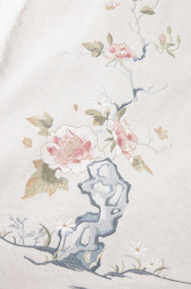 Dong Yu 冬玉 Winter Jade Modern Ming Qing Embroidered Winter Fur Doupeng Cape