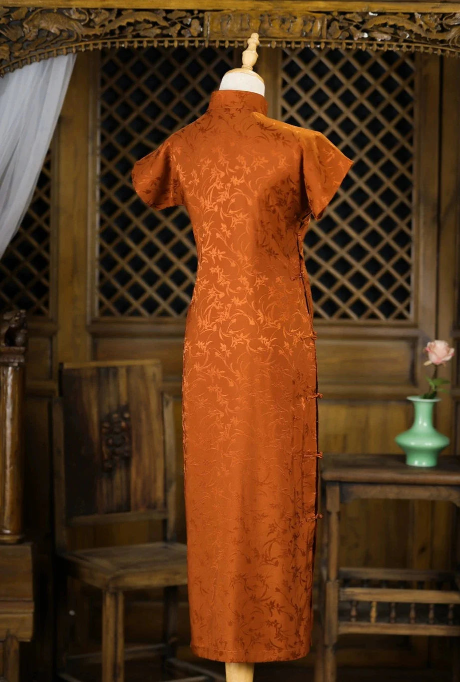 Tie Xu 鐵鏽 鏽紅色 1930年代緞面花卉短袖旗袍