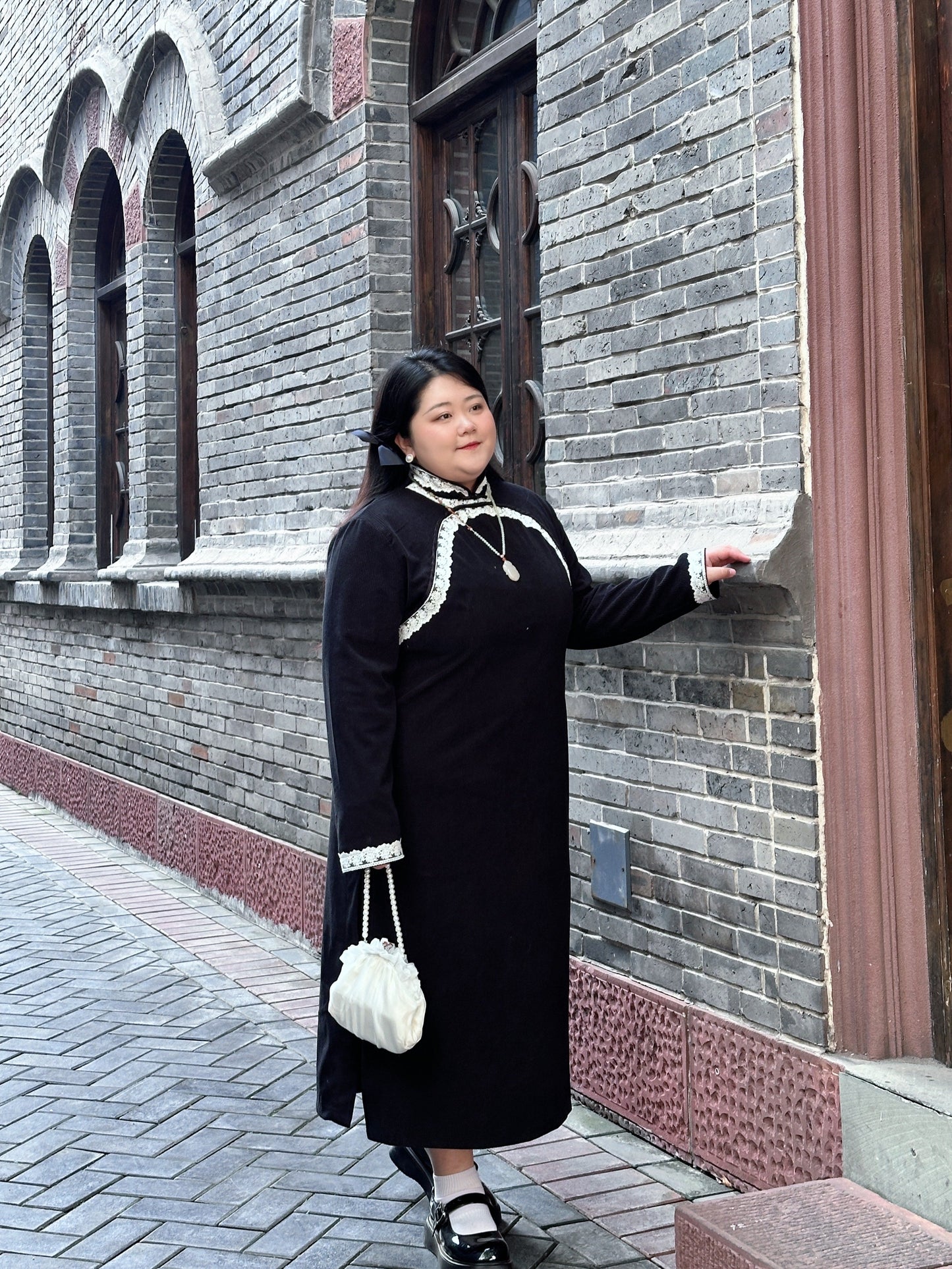 Bao Fufu 抱富富 大尺碼長袖蕾絲旗袍