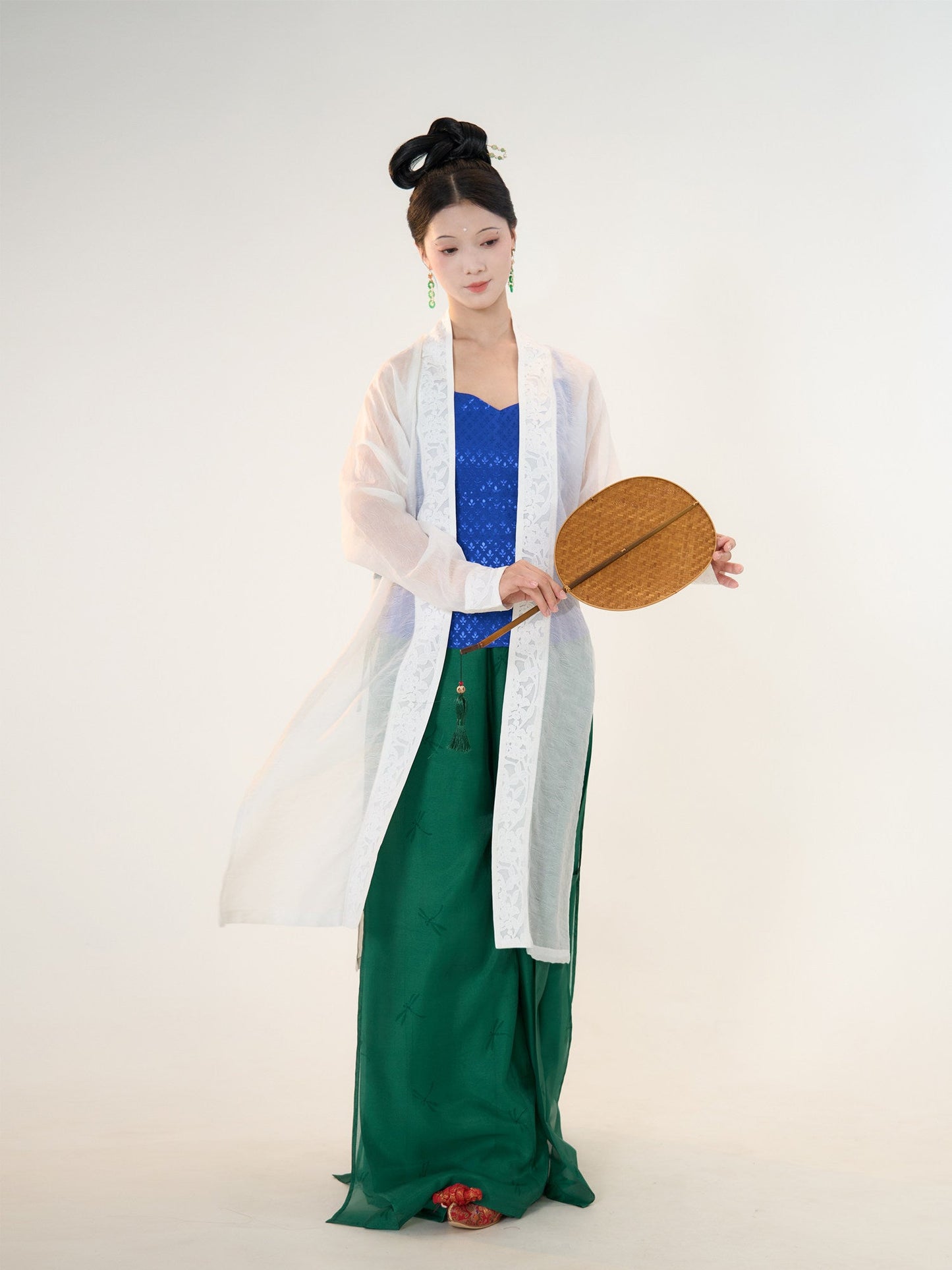 Chi Feng 驰风 Rushing Wind Southern Song Restoration Hedangku Pants & Haoxiu Racoon Sleeve Shanku Set