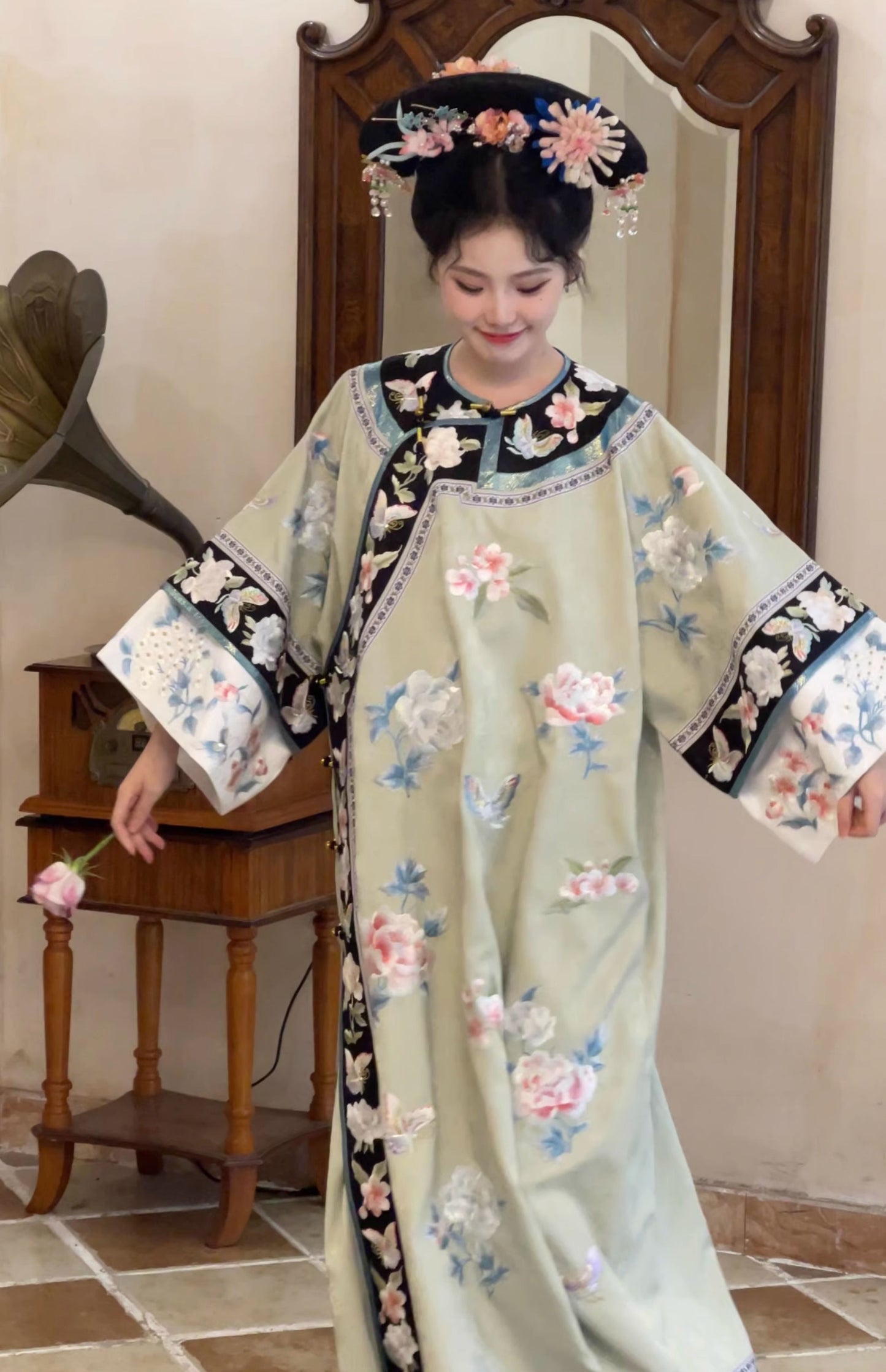 Qing Mei 青梅 Green Plum Qing Dynasty Changyi Dress & Majia Set