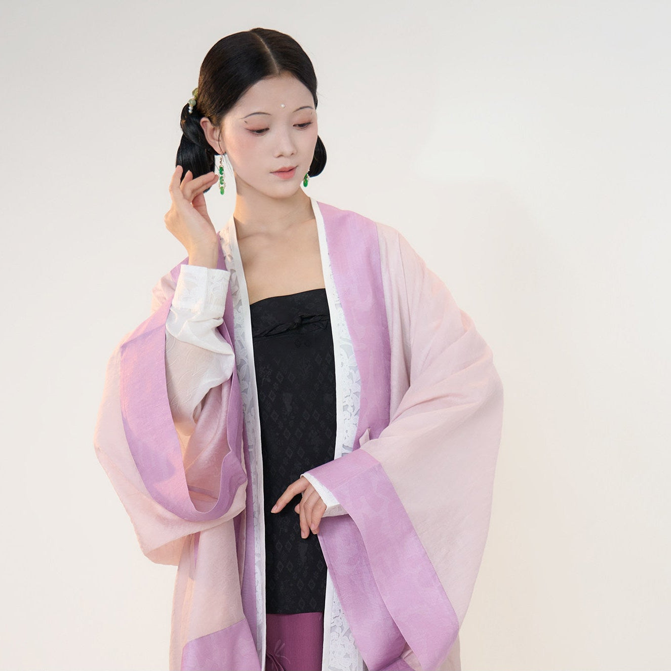 Chi Feng 驰风 Rushing Wind Southern Song Restoration Hedangku Pants & Haoxiu Racoon Sleeve Shanku Set