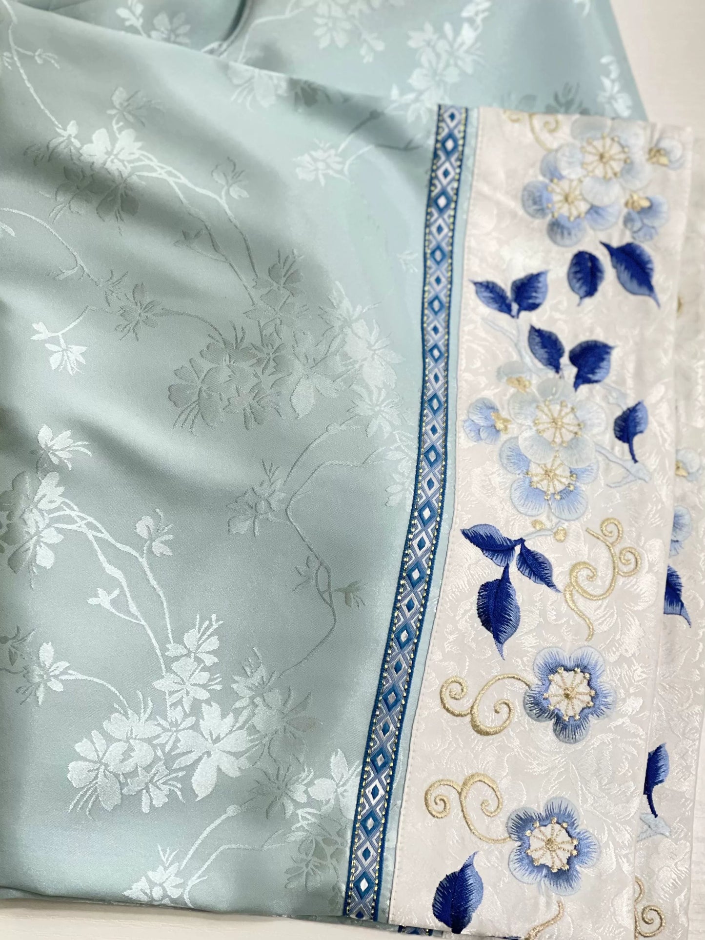 Xue Chuang 雪床 Bed of Snow Qing Han Pastel Embroidered Porcelain Round Collar Top & Pants Set